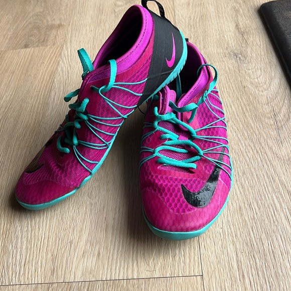 Nike women’s minimal training shoe - Picture 2 of 3